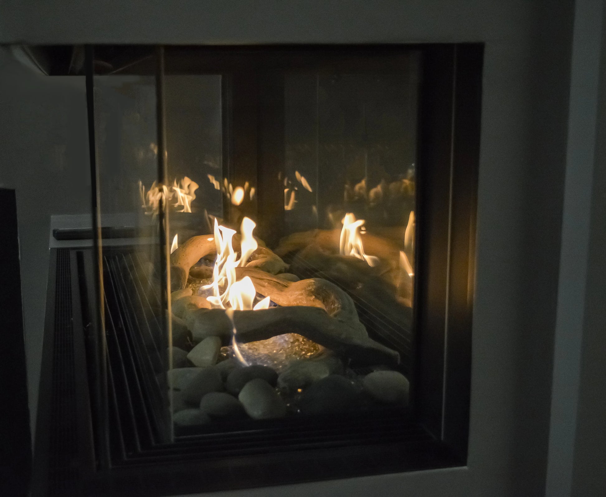 Lyon – 4 Sided See Through Gas Fireplace